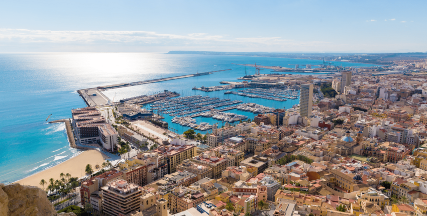 Alicante - Ibiza: Transfer mit dem Hubschrauber